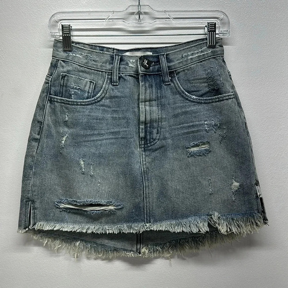 One Teaspoon 2020 Mini Denim Skirt Distressed Frayed Hem in Light Blue Size 26 - Picture 2 of 10